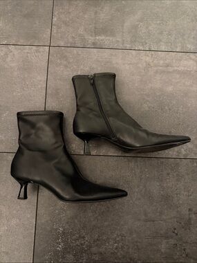 Black Pointed Toe Mid-Kitten Heel Ankle Boots
